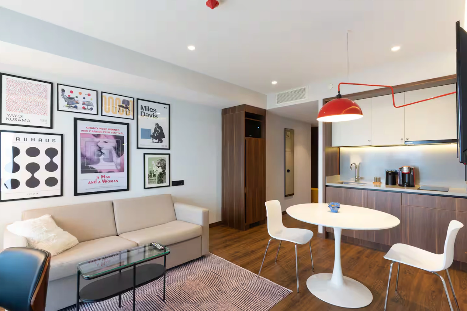 Compact living room with open kitchen and gallery wall
